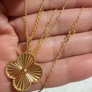 Gold Clover & Necklace, Pendant is very light & HALLOW No Stamped, CHAIN STAMPED